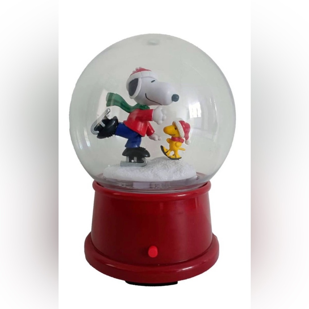 PEANUTS Snoopy Battery Operated Musical Snow Globe